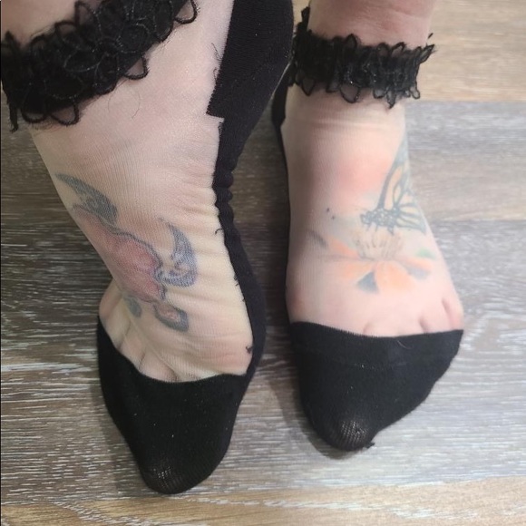 Ivory Ankle Sheer Socks - Picture 2 of 3